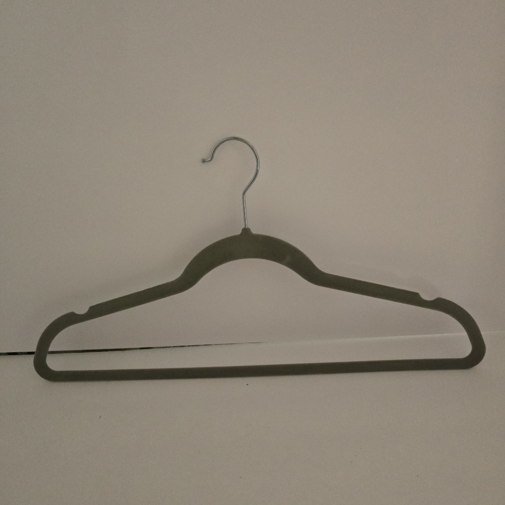 20 Hanger Elegant Gray Velvet